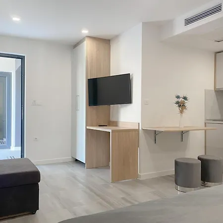 Loriana * マカルスカ